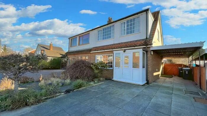 3 Bedroom Semi-Detached House For Sale In Rockburgh Crescent, Walmer Bridge, PR4