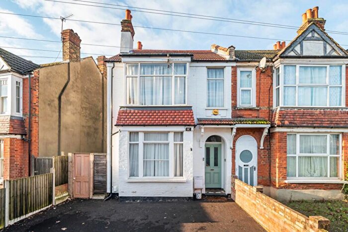 3 Bedroom Semi Detached House For Sale In Lincoln Road, South Norwood, London, SE25