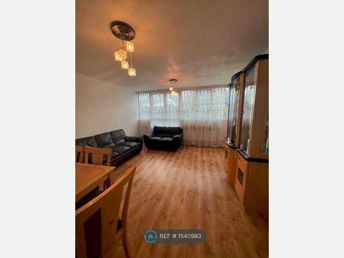 2 Bedroom Maisonette To Rent In Holmefield House, London, W10