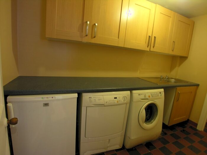 Terraced House To Rent In Wantage Road, Reading, RG30