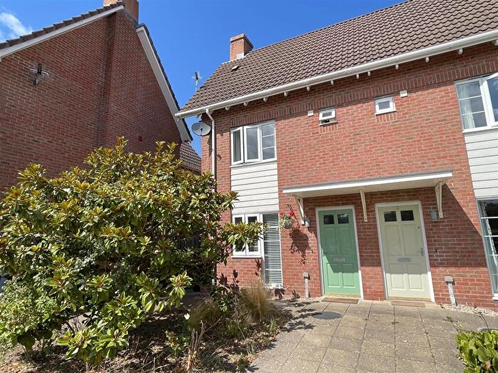 3 Bedroom Semi Detached House For Sale In Pembroke Fields, Dinton, Salisbury, SP3