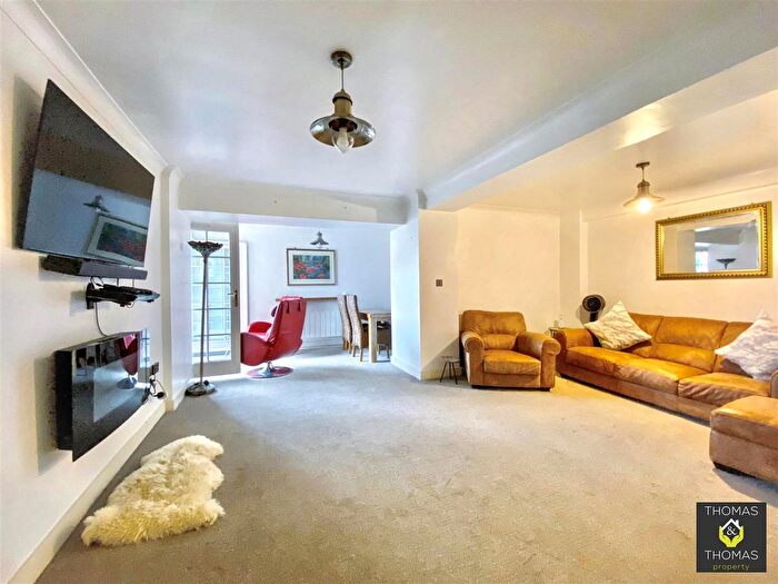 1 Bedroom Flat For Sale In Commercial Road, Gloucester, GL1