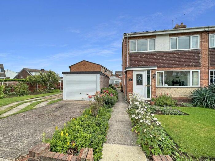 3 Bedroom Semi-Detached House For Sale In Orchard Drive, Norton, DN6