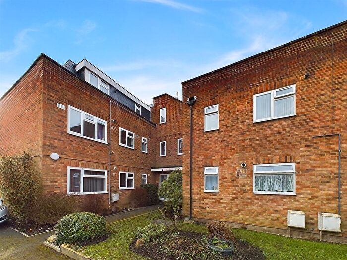 2 Bedroom Flat For Sale In Glebe Avenue, Ruislip, HA4