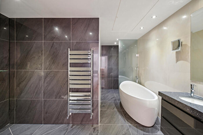 2 Bedroom Flat For Sale In Chelsea Crescent, Chelsea Harbour, SW10