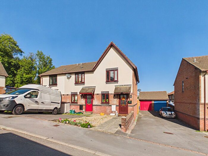 2 Bedroom End Of Terrace House For Sale In Coed Y Plas, Carmarthen, SA31