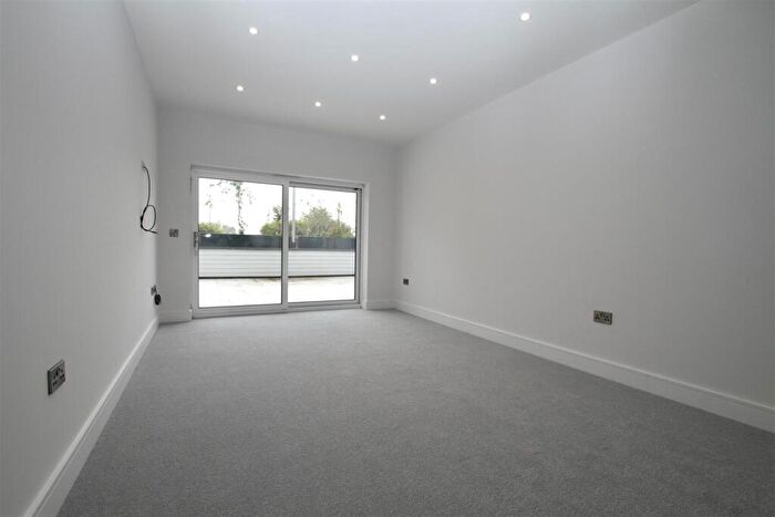 2 Bedroom Flat For Sale In Cherry View, Beech Road, Hadleigh, SS7