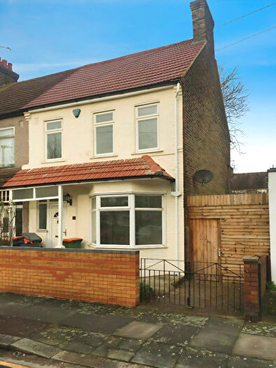 3 Bedroom End Of Terrace House To Rent In Melford Road, Newham, London, Greater London, E6