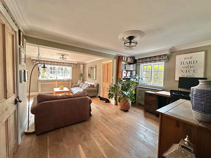 3 Bedroom Semi-Detached House For Sale In The Green, Reaseheath, Cheshire, CW5 - Photo 10