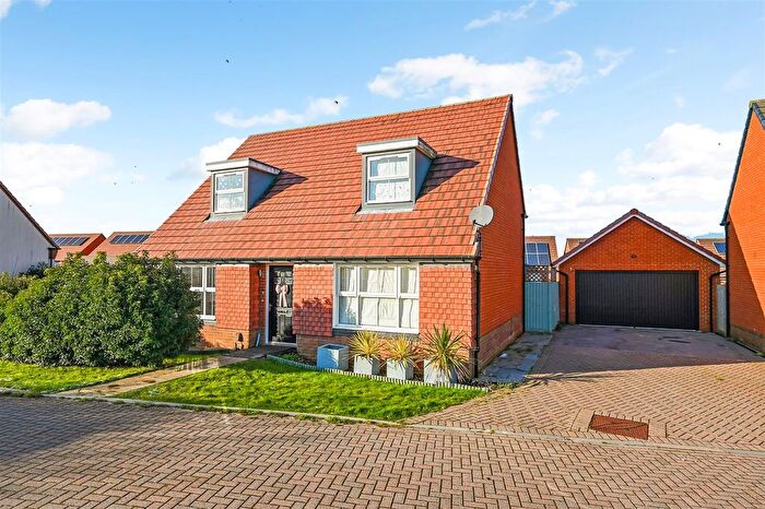 4 Bedroom Detached House For Sale In Bee Orchid Close, Clanfield, PO8