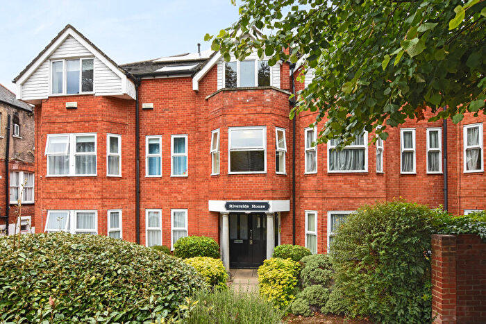 2 Bedroom Flat To Rent In Riverside House, (), Finchley, N12