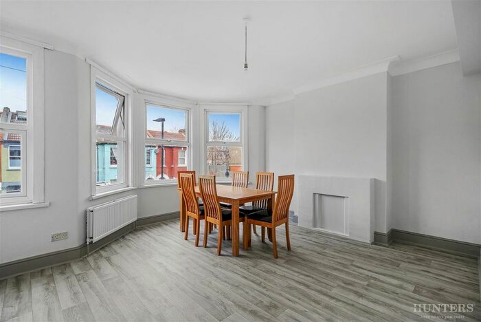 3 Bedroom Flat To Rent In Kitchener Road, London, N17