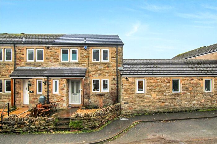 3 Bedroom Town House For Sale In Skipton Road, Cononley, BD20