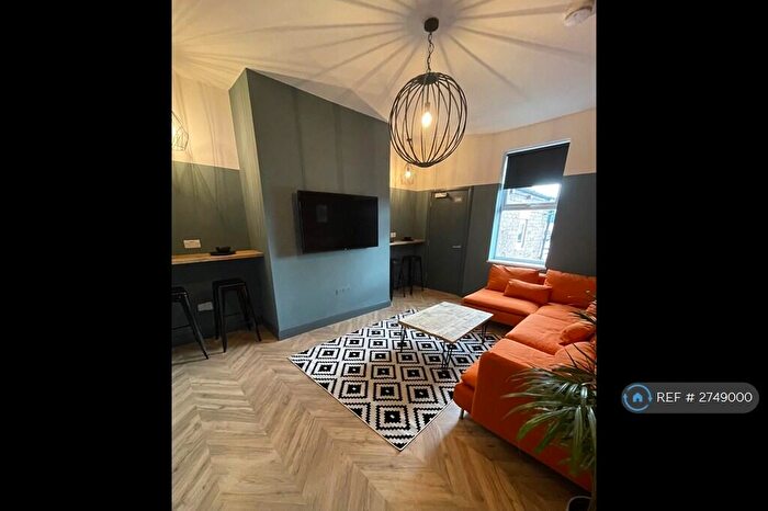 3 Bedroom Flat To Rent In Helmsley Road, Newcastle Upon Tyne, NE2