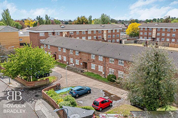 1 Bedroom Flat For Sale In Hatfield Close, Barkingside, IG6