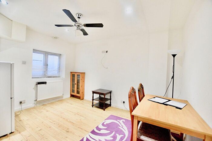 1 Bedroom Flat To Rent In Ilfracombe Gardens, Goodmayes, RM6