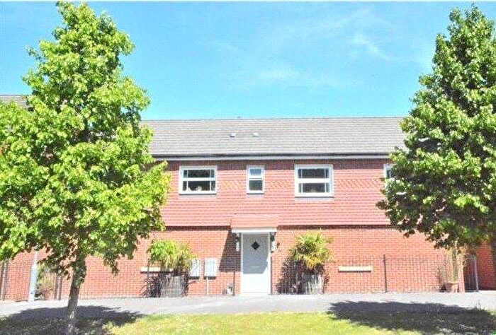 2 Bedroom Maisonette To Rent In Sparrowhawk Way, Bracknell, Berkshire, RG12