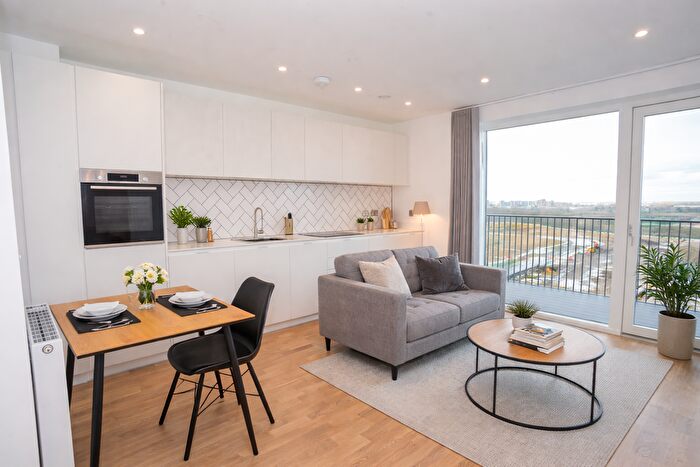 1 Bedroom Flat To Rent In Cedrus Avenue, Southall, UB1