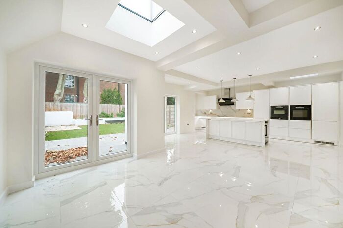 5 Bedroom Semi-Detached House To Rent In Menelik Road, London, NW2