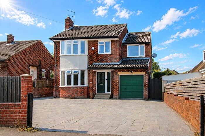 4 Bedroom Detached House For Sale In Glebe Gate, Dewsbury, WF12