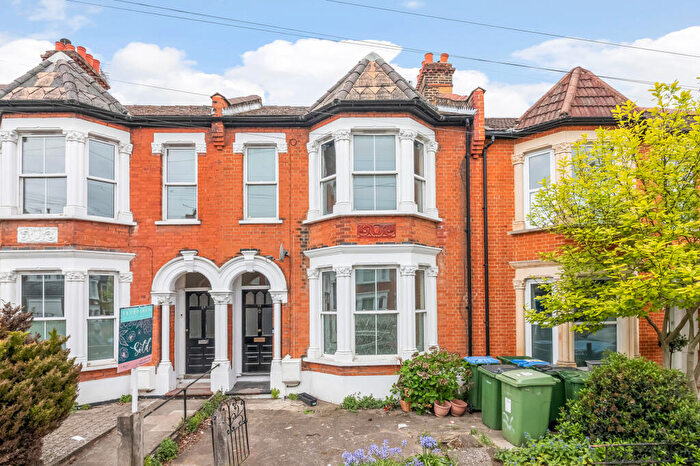 3 Bedroom Apartment For Sale In Kinveachy Gardens, Charlton, SE7