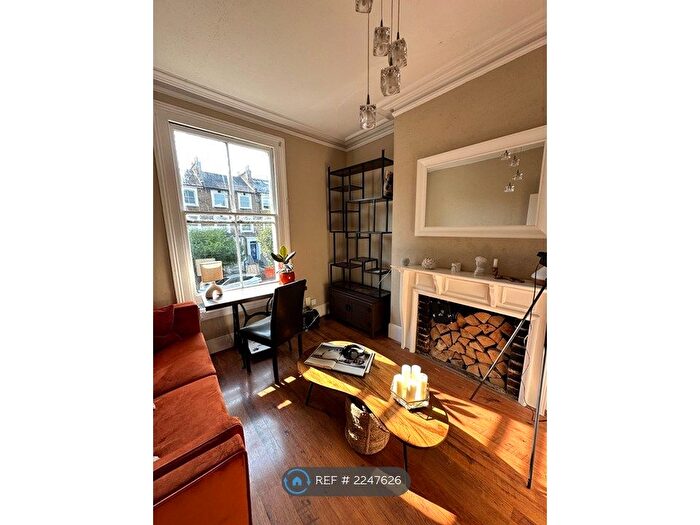 1 Bedroom Flat To Rent In Coningham Road, London, W12