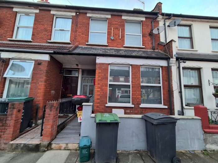 4 Bedroom Detached House To Rent In Cissbury Road, London, N15