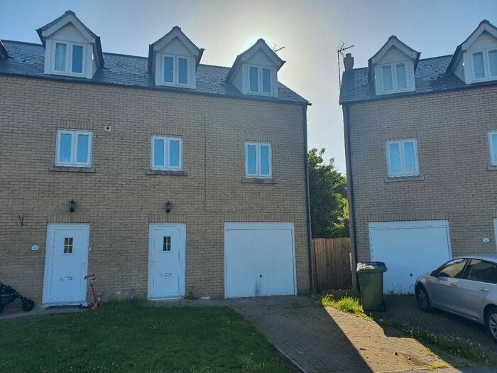 4 Bedroom Semi-Detached House To Rent In Primrose Crescent, March, PE15