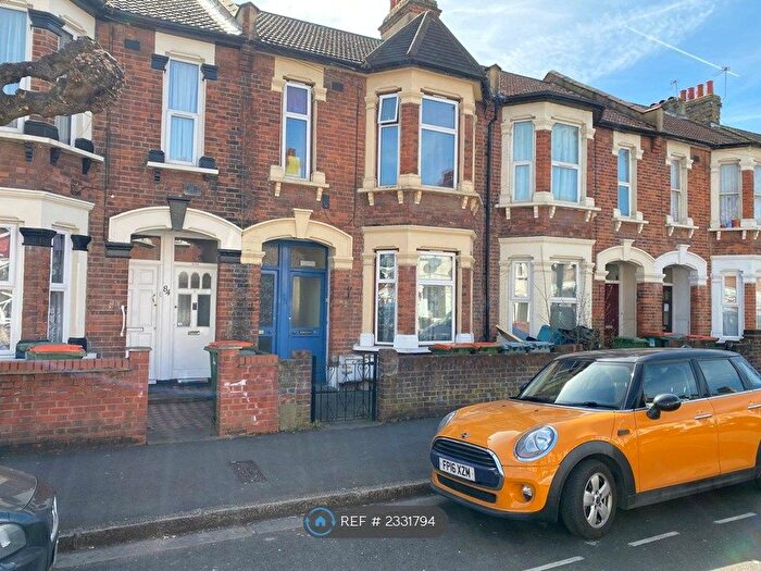 2 Bedroom Flat To Rent In East Ham, London, E6