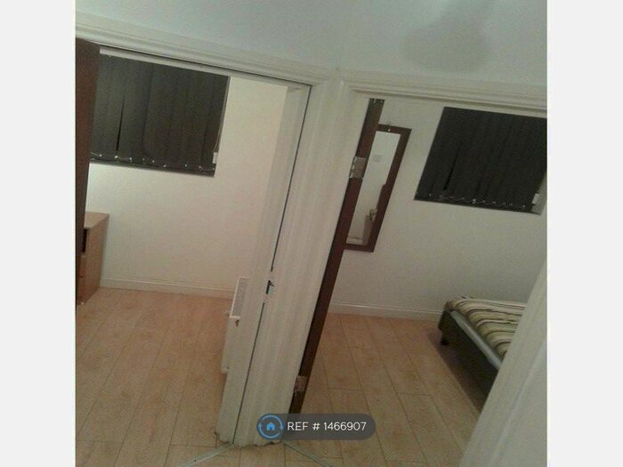 2 Bedroom Flat To Rent In Prior Deram Walk, Coventry, CV4