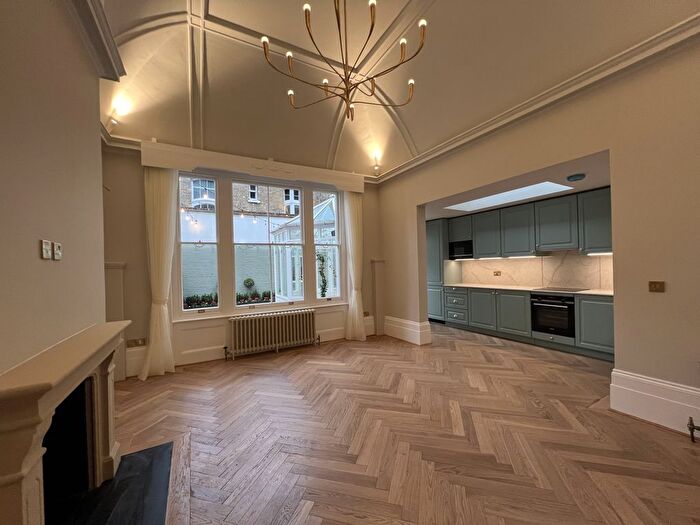 3 Bedroom Flat To Rent In Welbeck Street, London, W1G