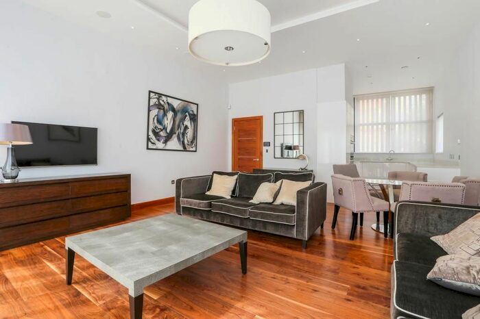 2 Bedroom Flat To Rent In Kew Bridge Court, London, W4