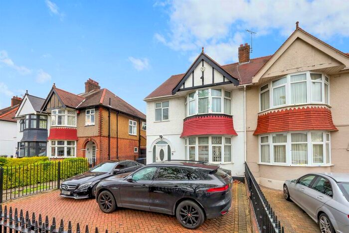 5 Bedroom Semi-Detached House To Rent In Wren Avenue, London, NW2
