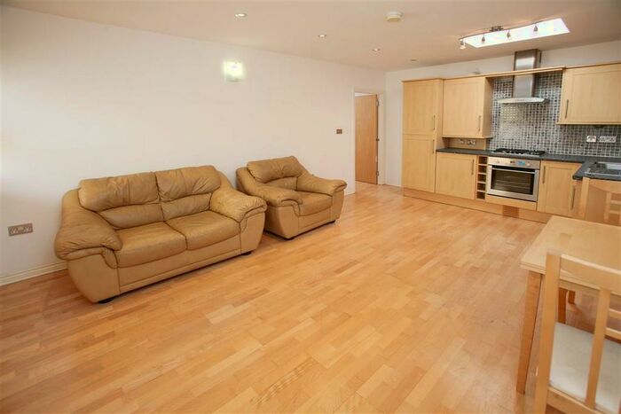 2 Bedroom Flat To Rent In Globe Road, Bethnal Green, London, E2