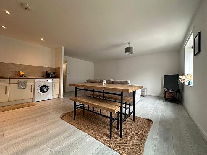 2 Bedroom Flat To Rent In Weston View, Sheffield, S10