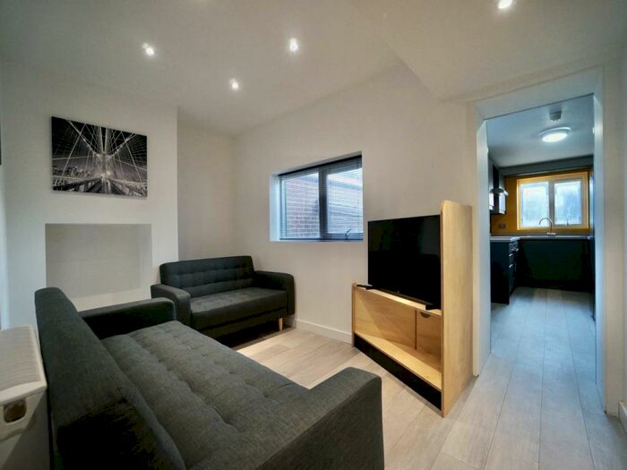 5 Bedroom House To Rent In Ffordd-y-Ffynnon, Bangor, Gwynedd, LL57