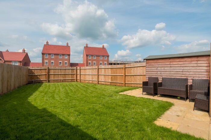 4 Bedroom Town House To Rent In Kingsbrook, Aylesbury, HP22