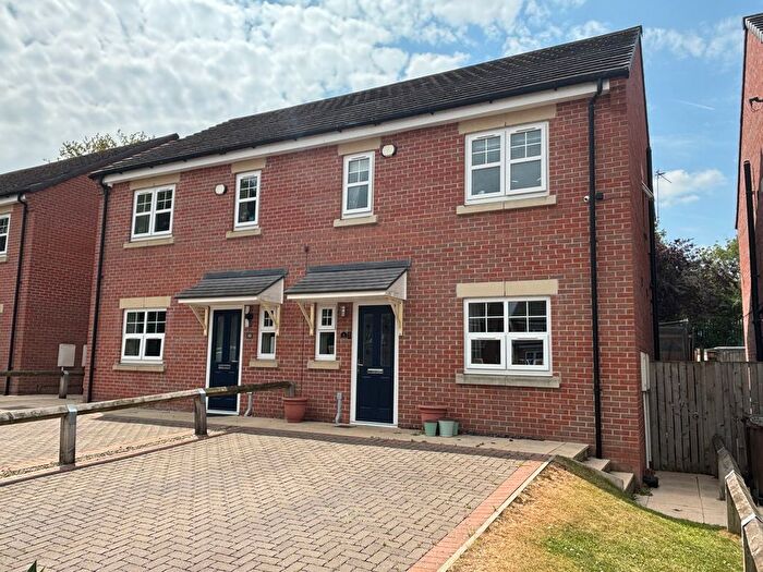 3 Bedroom Semi-Detached House For Sale In Pecan Court, Pontefract, WF8