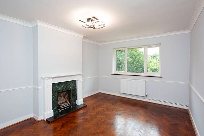 2 Bedroom Flat To Rent In Bushey Hall Road, Bushey, WD23