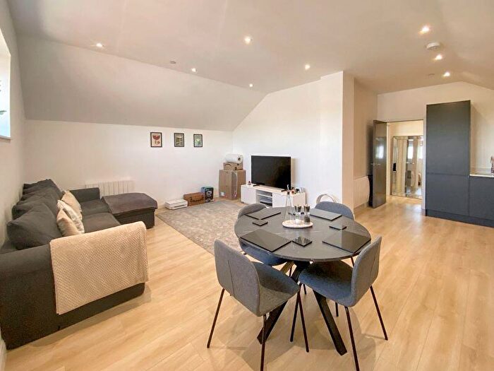 1 Bedroom Flat To Rent In Aquila House, London Road, Redhill, RH1