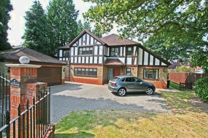 5 Bedroom Detached House To Rent In Parsonage Lane, Farnham Common, SL2