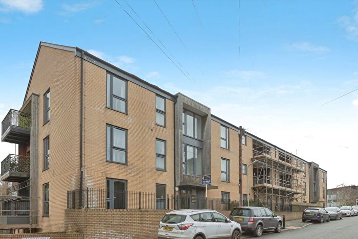 2 Bedroom Flat For Sale In Greggs Wood Road, Tunbridge Wells, Kent, TN2