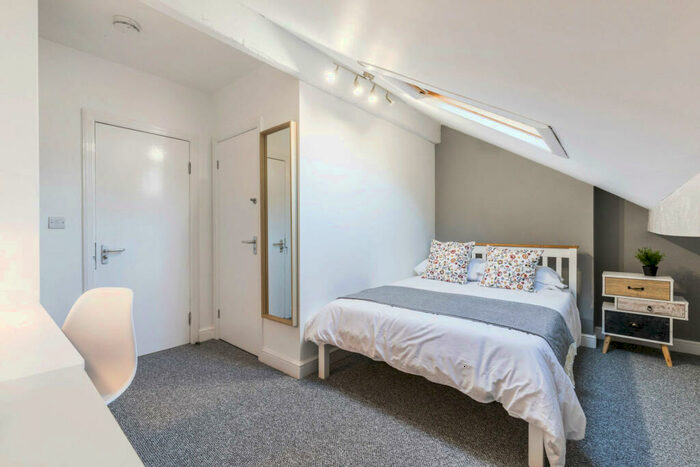 6 Bedroom House To Rent In Brookfield Place, Leeds, LS6