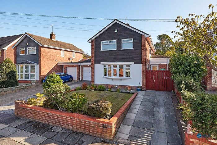 4 Bedroom Link Detached House For Sale In Baroncroft Road, Woolton, L25