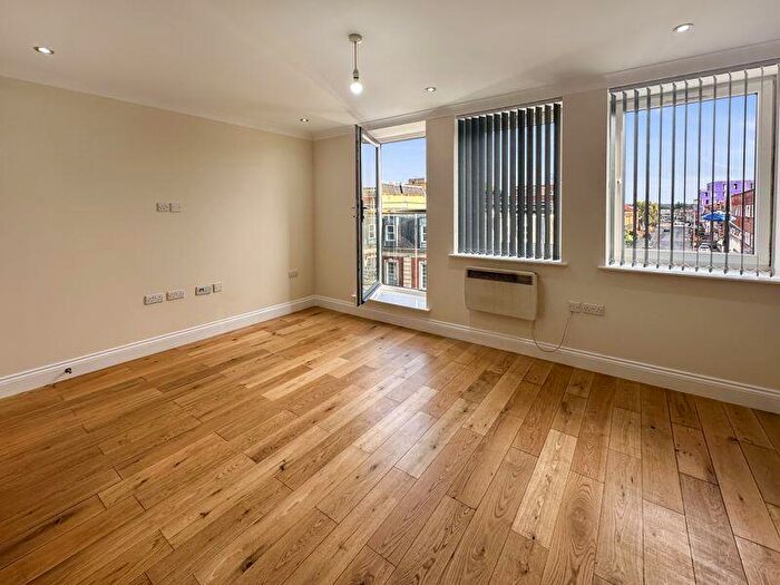 1 Bedroom Flat To Rent In New Salisbury House, -, High Street, Slough, SL1