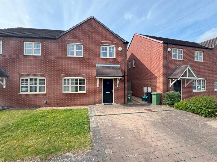 3 Bedroom House To Rent In Ashfield Grove, Halesowen, West Midlands, B63