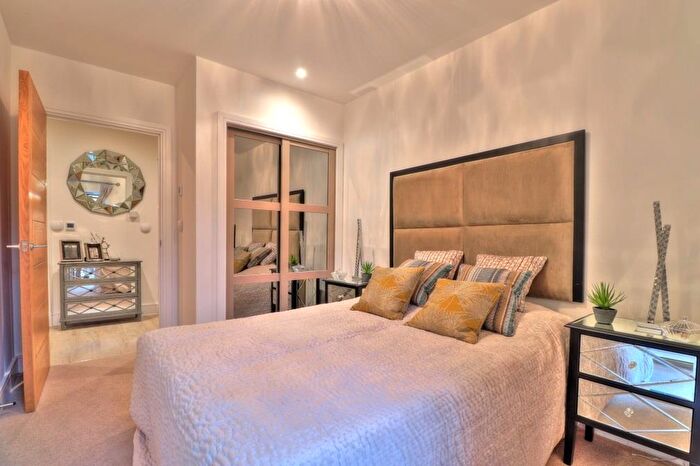 2 Bedroom Flat To Rent In Welland House, Guildford, GU1