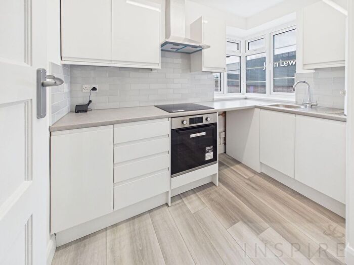 2 Bedroom Flat To Rent In Bishopric Court, Horsham, RH12