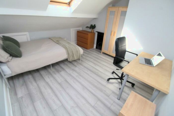 5 Bedroom Detached House To Rent In Lois Avenue, Lenton, Nottingham, NG7