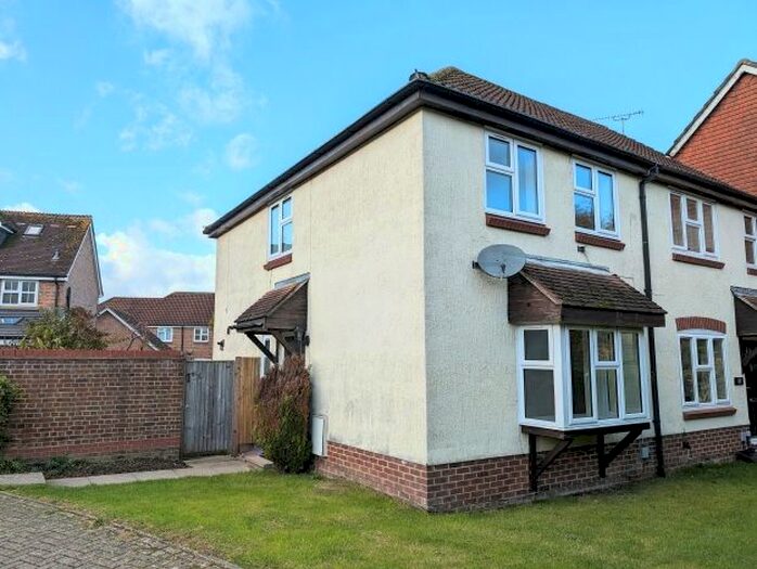 3 Bedroom Property To Rent In Wordsworth Place, Horsham, RH12